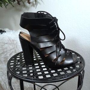 FOREVER 21 BLACK OPEN TOE BOOTIES SZ.7 EUC